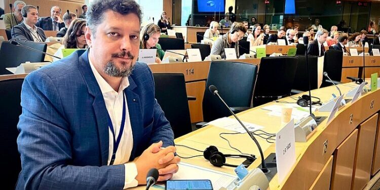 Europarlamentarul Claudiu Târziu (AUR) solicită demisia șefei CNAS, după declarația privind obligativitatea vaccinării