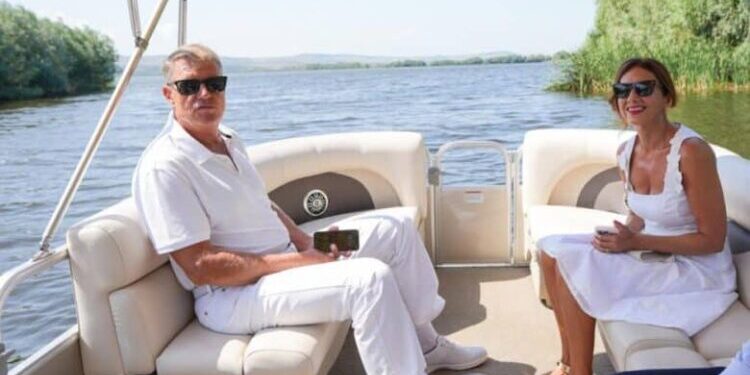 Iohannis vrea un palat de milioane de euro gratuit, deși are datorii la stat