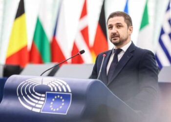 Adrian Axinia: România este în prag de revoluție. Slugile sistemului vor anularea votului