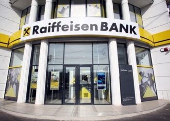 Anchetă de amploare la Raiffeisen Bank! Banca a fost amendată după ce mai mulți clienți s-au trezit cu bani retrași