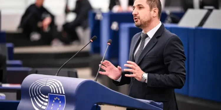 Adrian Axinia (AUR): La nivel european, liderii au înțeles că e lovitură de stat și se disociază de Iohannis