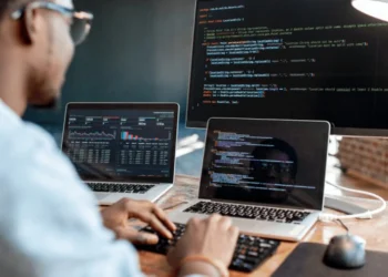 India, pe cale să devină noul hub global de IT, peste SUA. România suferă un deficit de 20.000 specialiști pe an