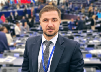 Adrian Axinia, europarlamentar AUR: Guvernul PSD-PNL-UDMR distruge economia României! Ciolacu și Bolojan trebuie să plece!
