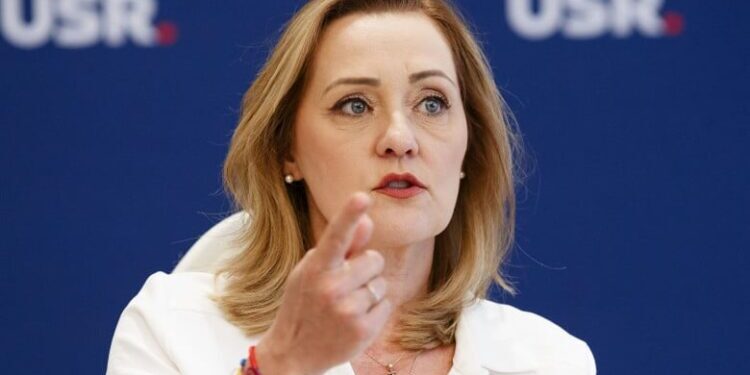 Elena Lasconi critică BEC: Georgescu trebuia lăsat să candideze, românii decid