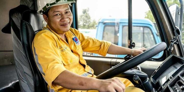 Ciolacu a decis: Veți avea în Taxi și Uber și Bolt inclusiv șoferi din Nepal, Sri Lanka, Vietnam, Filipine