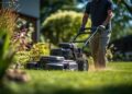 Motocultor sau mașină tuns iarbă: ce alegi prima dată pentru grădina ta?
