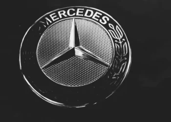 Mercedes şi-a făcut stocuri masive în SUA, înainte de introducerea noilor taxe vamale