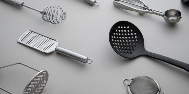 Top 10 ustensile de bucătărie care te ajută să prepari mâncăruri de fast food delicioase acasă