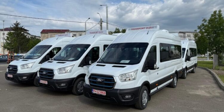 CJ Vaslui a achiziționat mai multe microbuze electrice pentru transportul şcolarilor