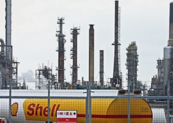 Shell ar putea cumpăra BP