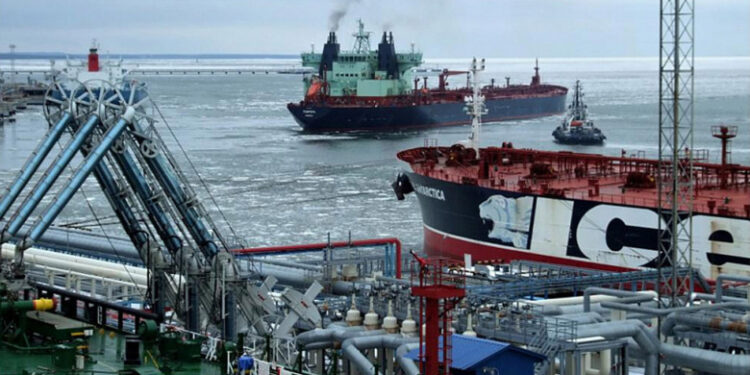 Lovituri succesive asupra unui port petrolier din Rusia: impact major în sectorul energetic