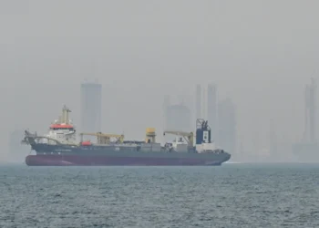 Incident major în Emirate: petrolier avariat în urma unui atac cu drone