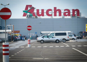 Auchan face o mutare strategică în România: intră într-un startup românesc de inteligență artificială
