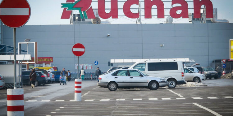 Auchan face o mutare strategică în România: intră într-un startup românesc de inteligență artificială