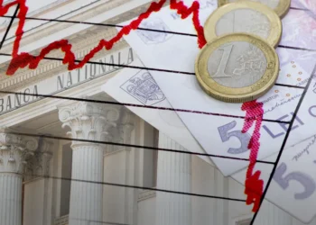 Euro atinge un nou record istoric în România. Cursul a trecut de 5,35 lei